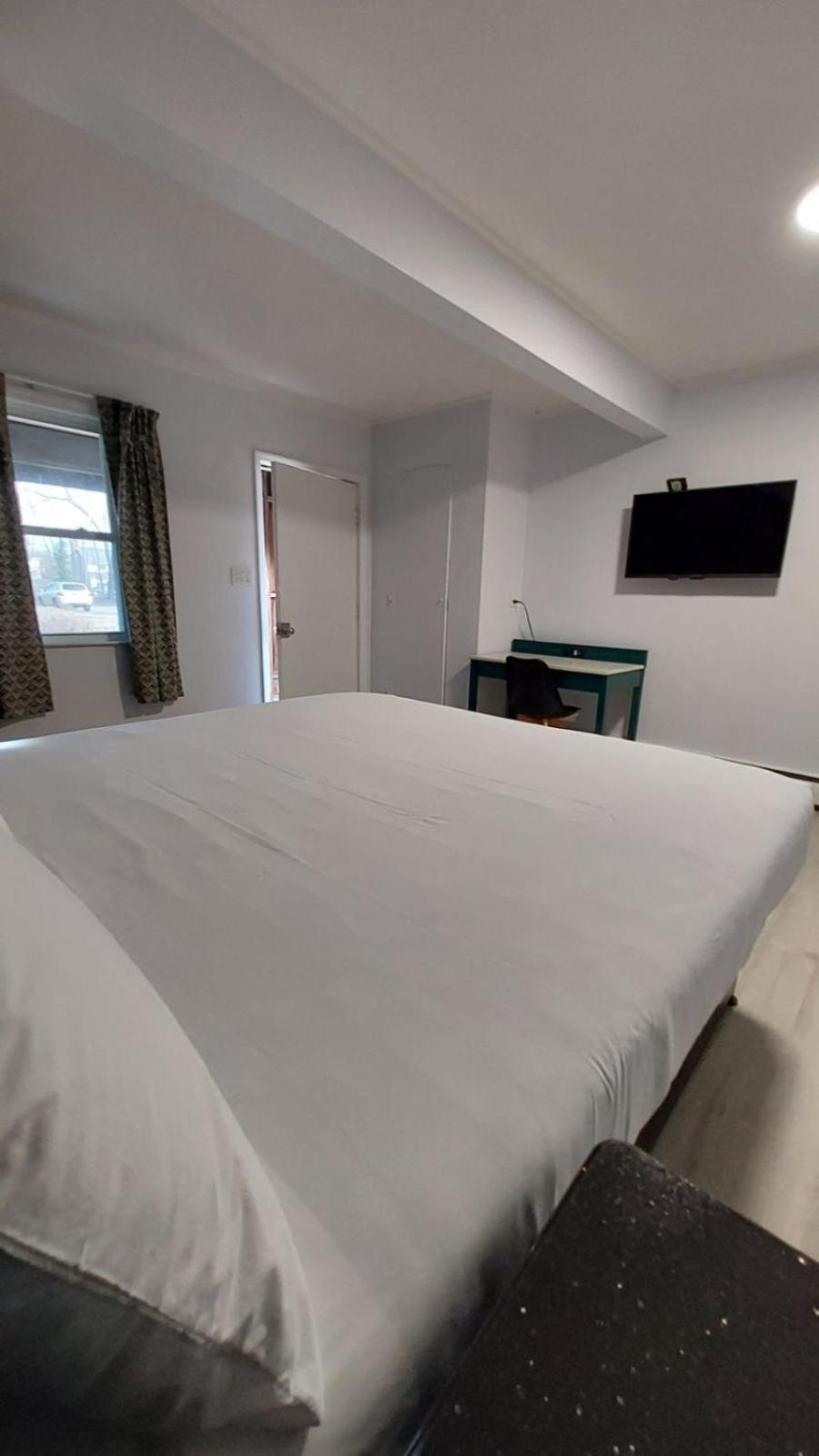 Village Motel Clinton Extérieur photo