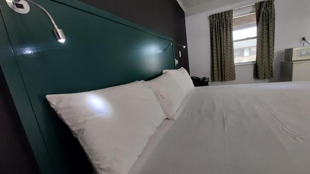 Village Motel Clinton Extérieur photo
