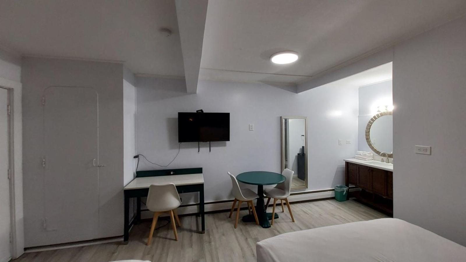 Village Motel Clinton Extérieur photo