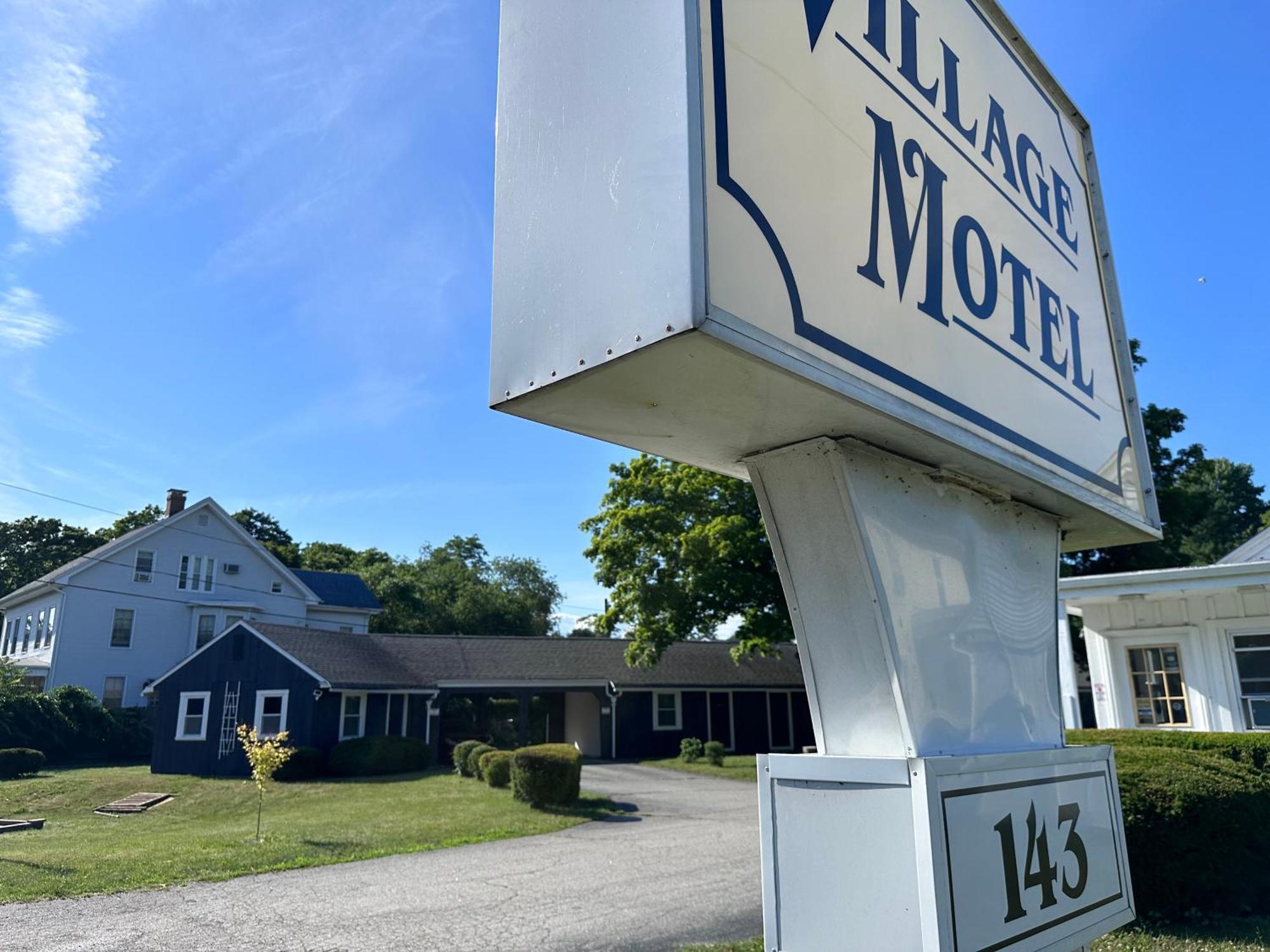 Village Motel Clinton Extérieur photo