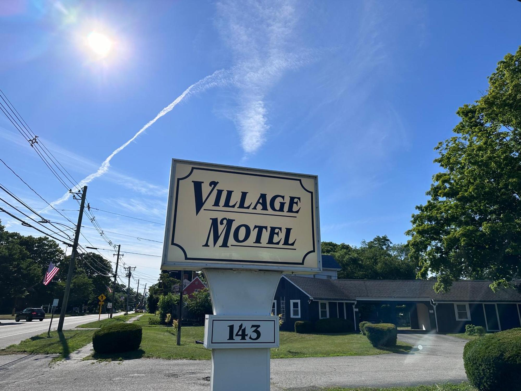Village Motel Clinton Extérieur photo